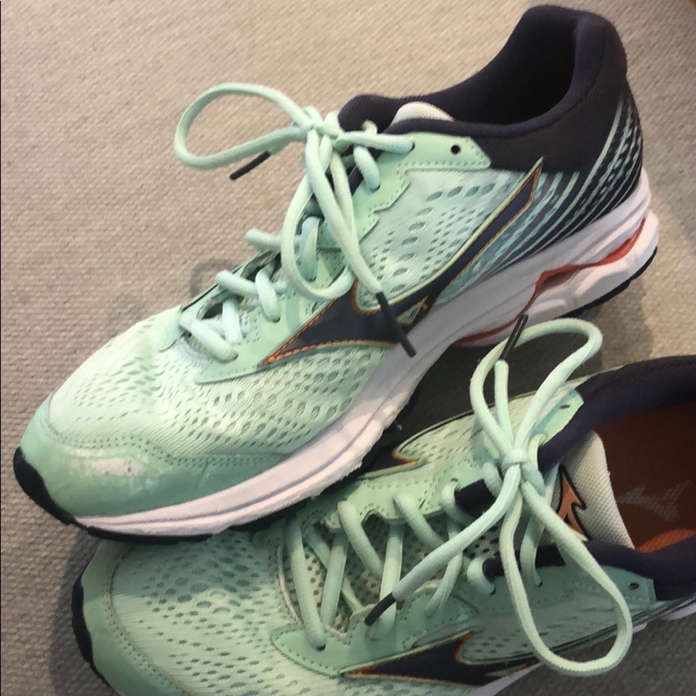 Women’s Mizuno Running Sneaker